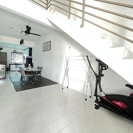 Chempaka Homestay Seri Iskandar Exterior photo