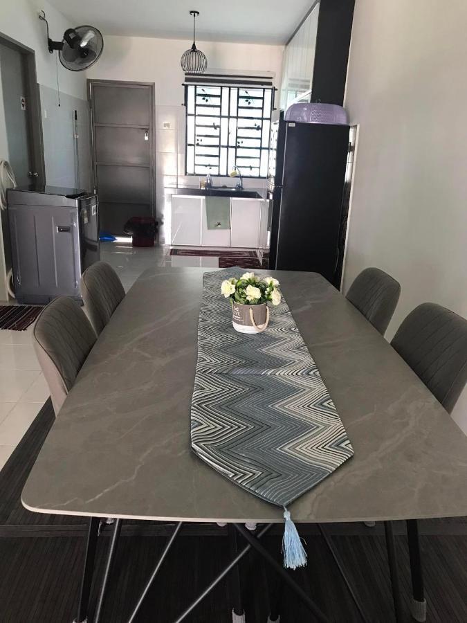 Chempaka Homestay Seri Iskandar Exterior photo