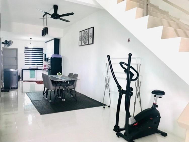 Chempaka Homestay Seri Iskandar Exterior photo